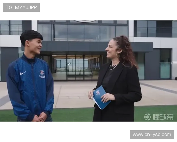 巴黎圣日耳曼青训营举办社区开放日,年轻球员与球迷互动